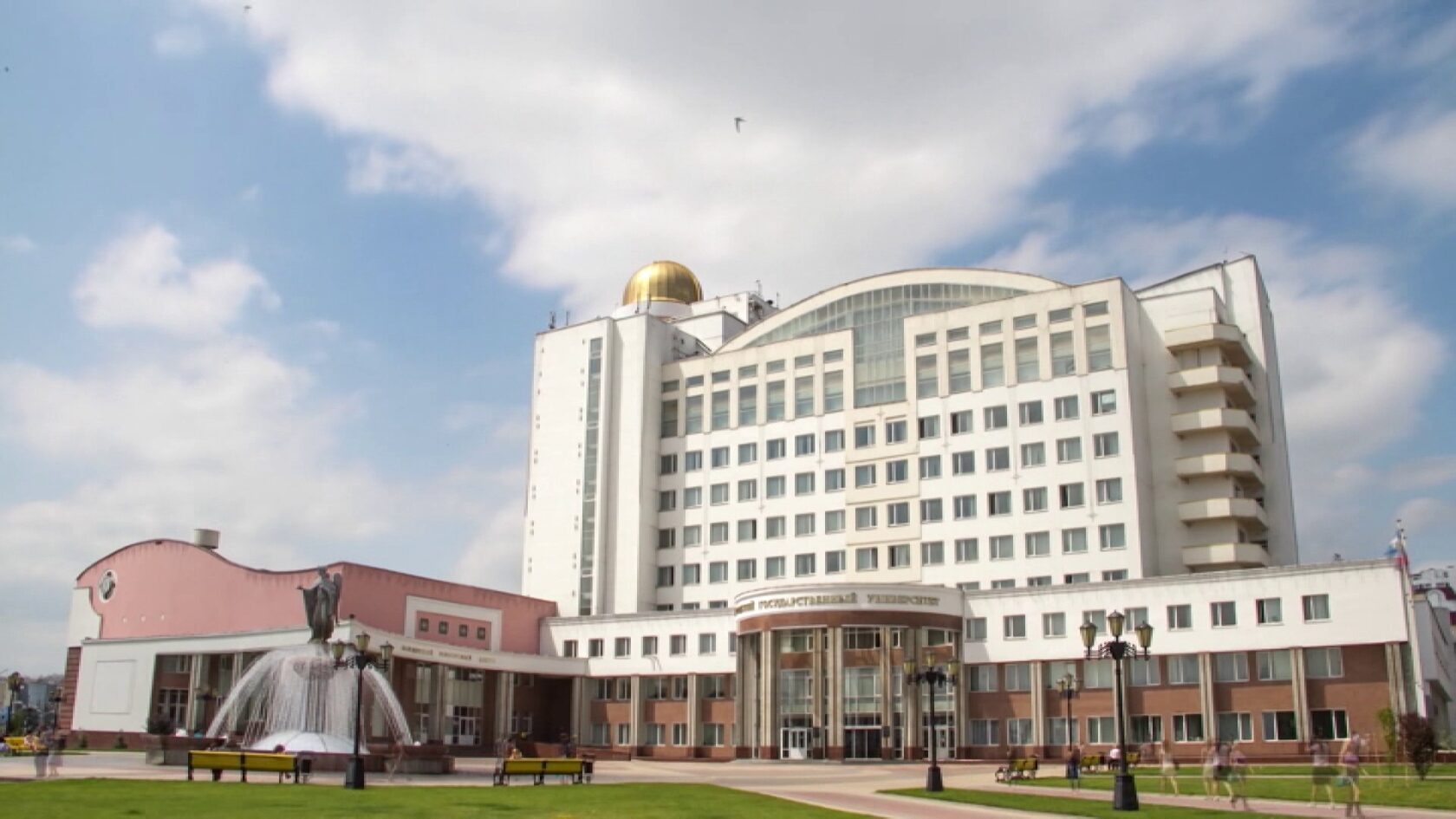 Главный корпус НИУ «БелГУ» в Белгороде